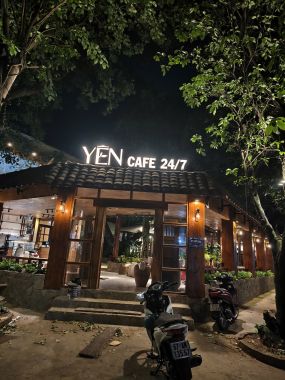Thi Công Biển Hiệu Chữ Nổi Inox Sơn Tĩnh Điện Kết Hợp Đèn LED
