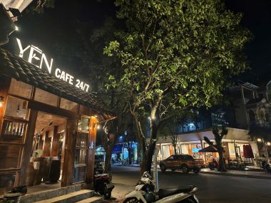 Thi Công Biển Hiệu Chữ Nổi Inox Sơn Tĩnh Điện Kết Hợp Đèn LED