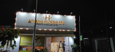 Thi Công Bảng Hiệu Spa Đẹp, Sang Trọng Và Nổi Bật Về Đêm