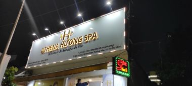 Thi Công Bảng Hiệu Spa Đẹp, Sang Trọng Và Nổi Bật Về Đêm