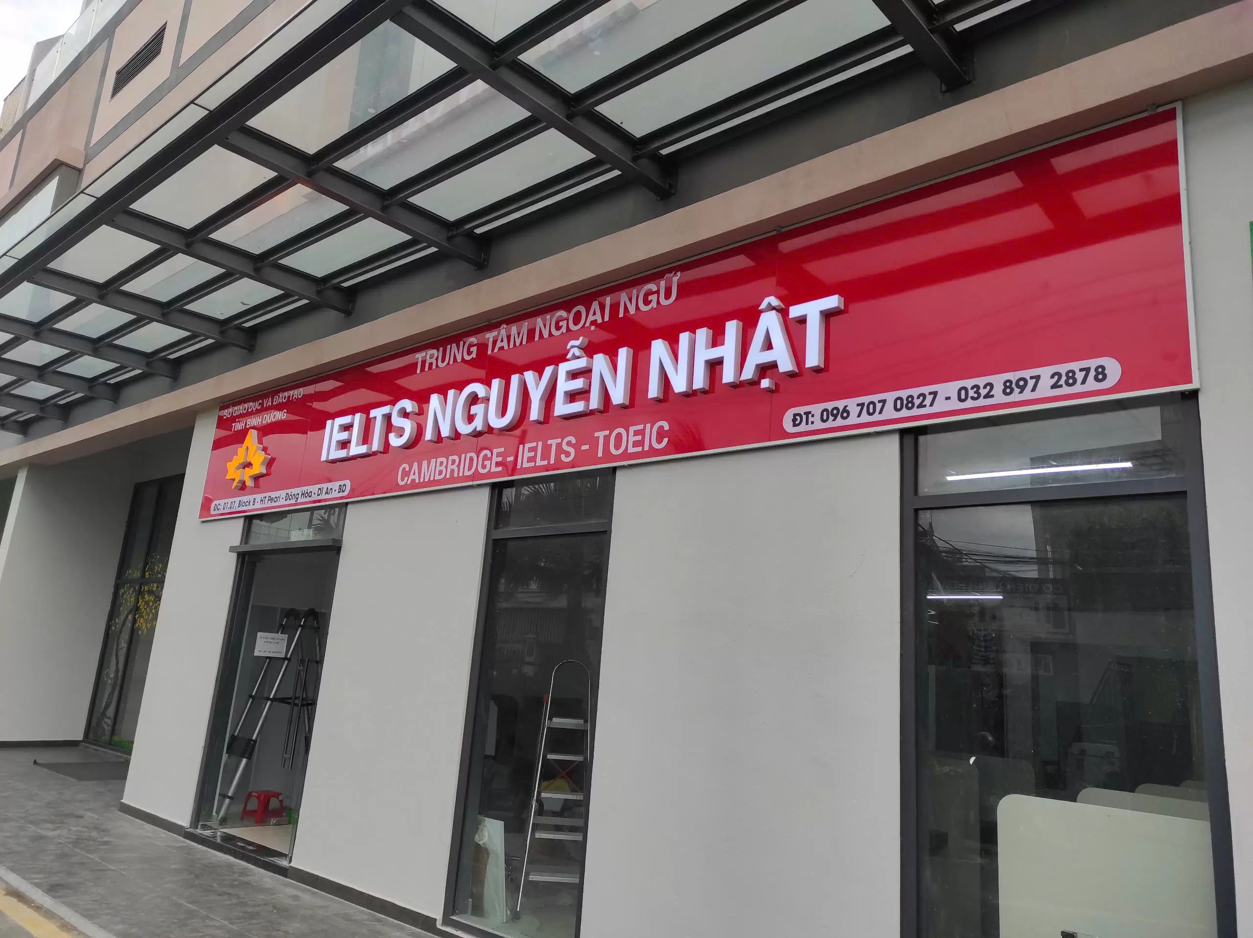 Bảng hiệu Anh ngữ tại Dĩ An3