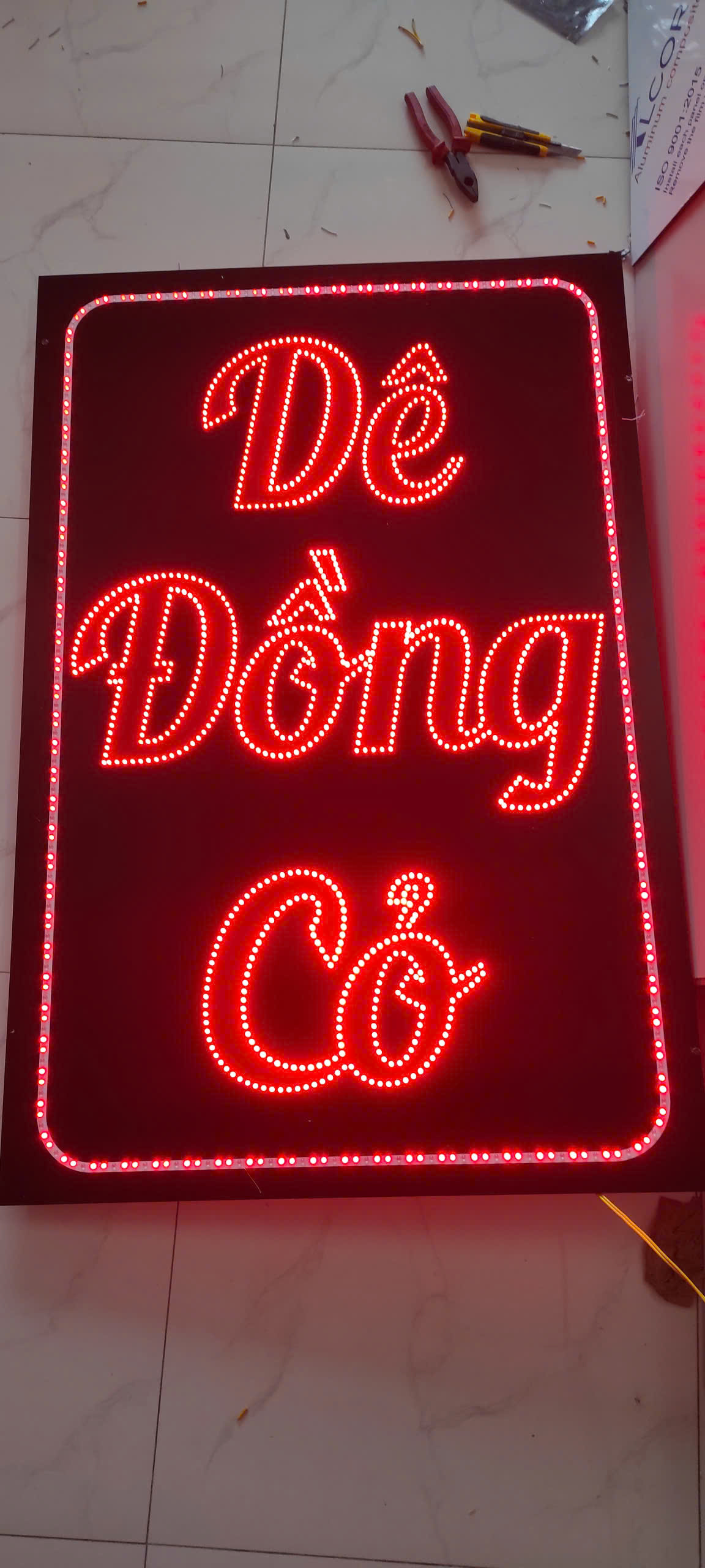 BẢNG HIỆU QUÁN ĂN DÊ ĐỒNG CỎ